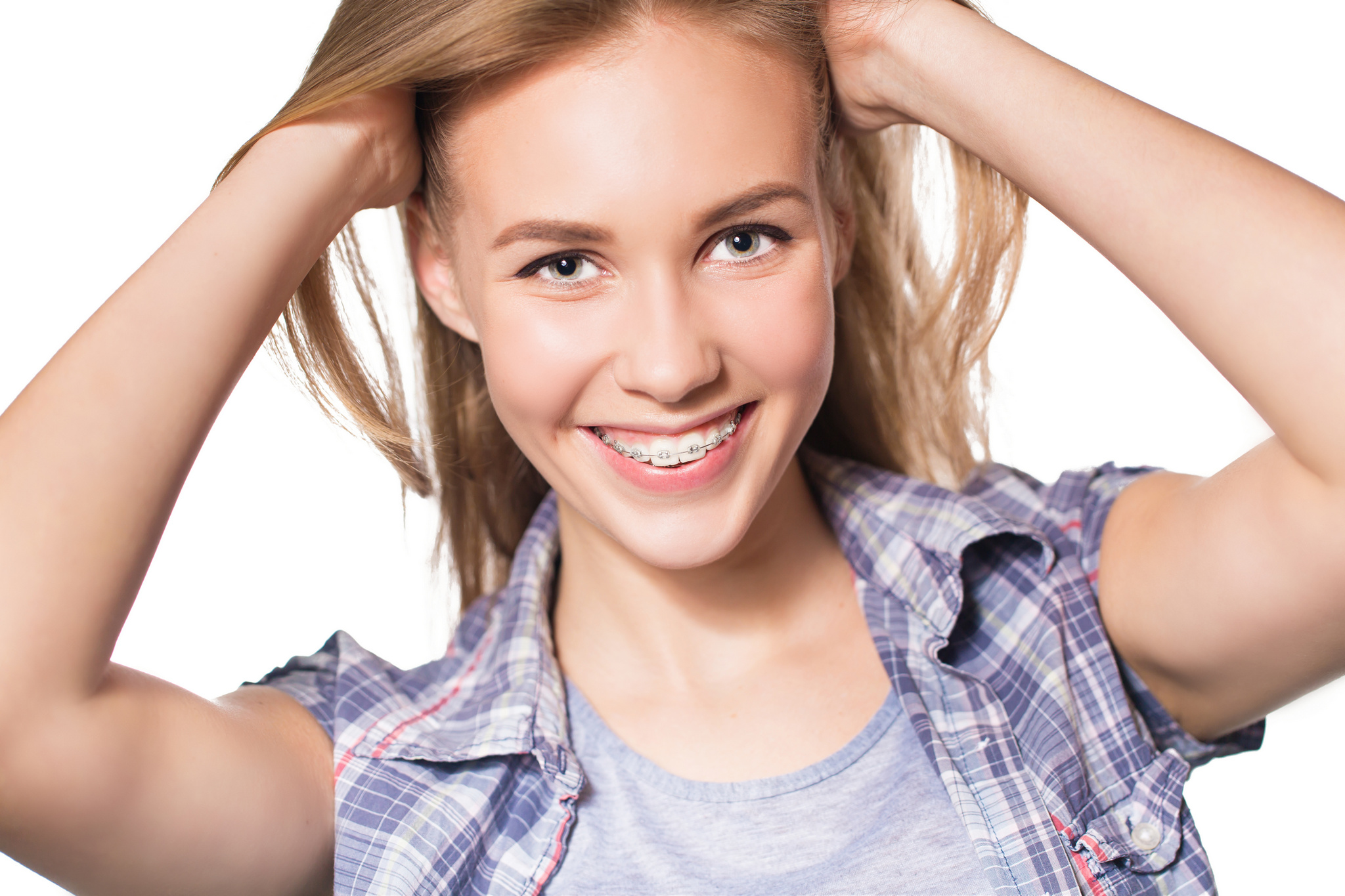 Adolescente avec brackets Orthodontique